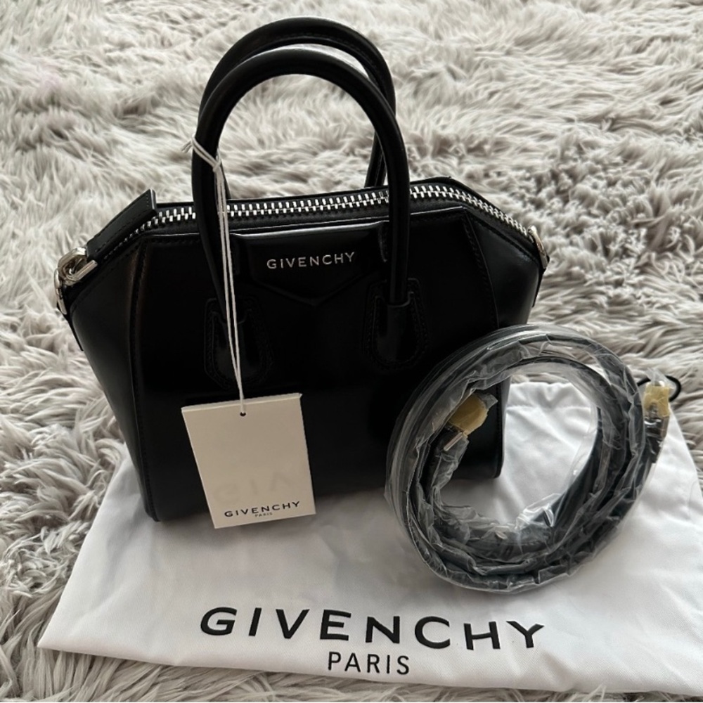 NWT **RARE FIND** Givenchy Mini Antigona Black Box Leather w/ Samorga Insert